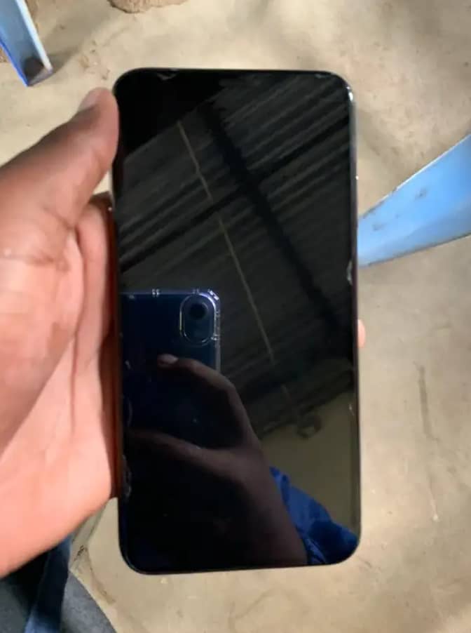 iPhone XS Max | battery 82 health | condition still fresh 2