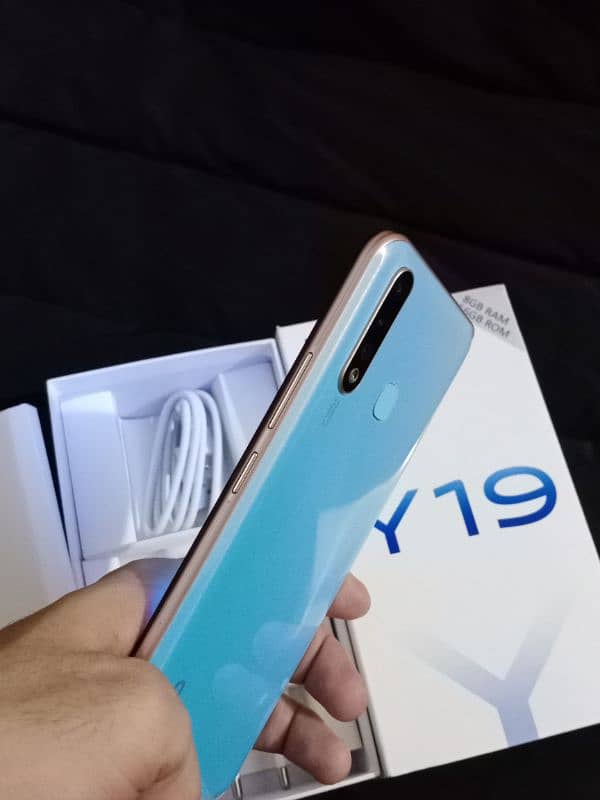 Vivo Y19 256Gb Rom+ 8Gb Ram. 5000mah Battery with Genman Charger & Box 2