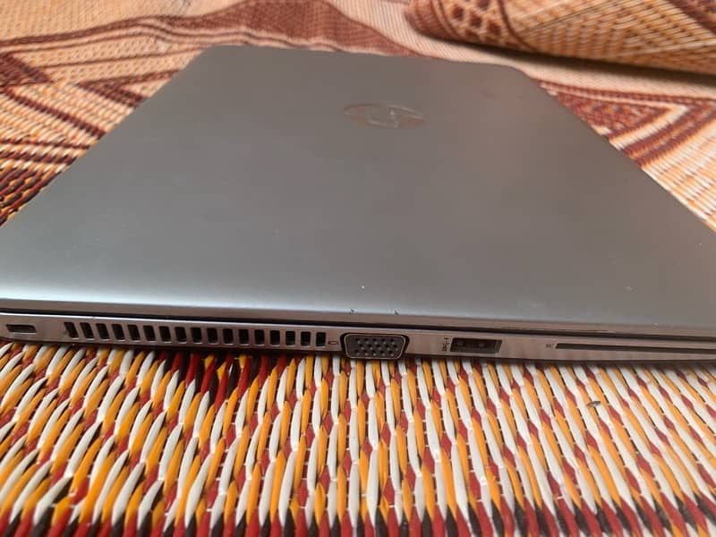 LAPTOP  HP840       core  display Touch   generation 6th    i5   8-256 5