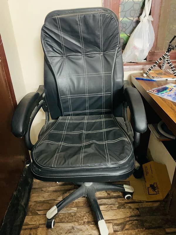 office Table And Office Chair for sell 2