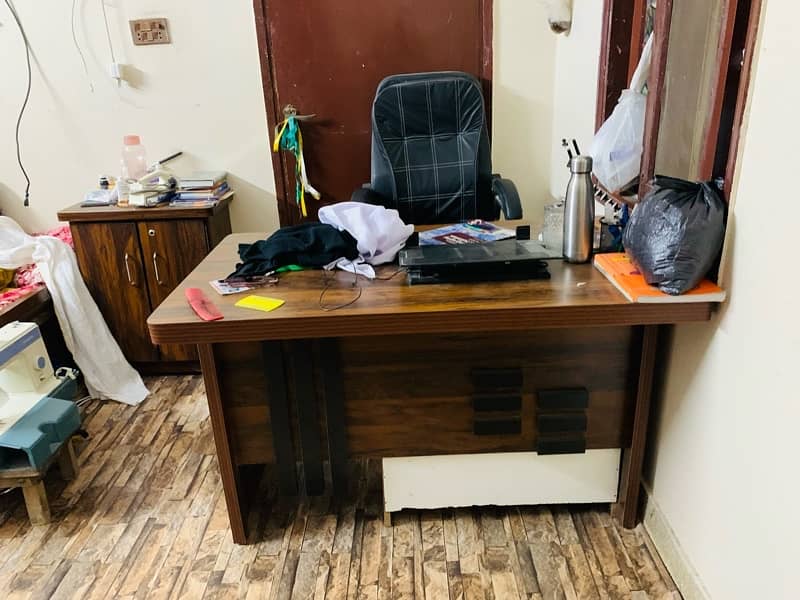 office Table And Office Chair for sell 4