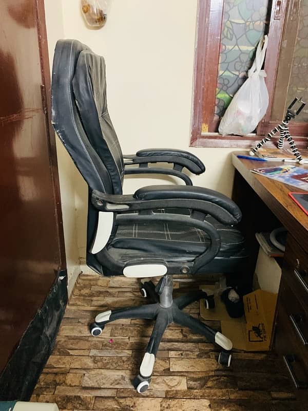 office Table And Office Chair for sell 8