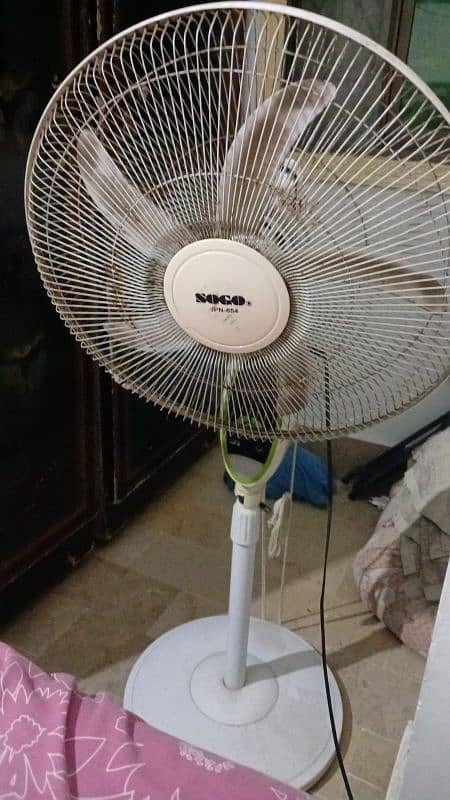 sogo rechargeable fan with bettry 1