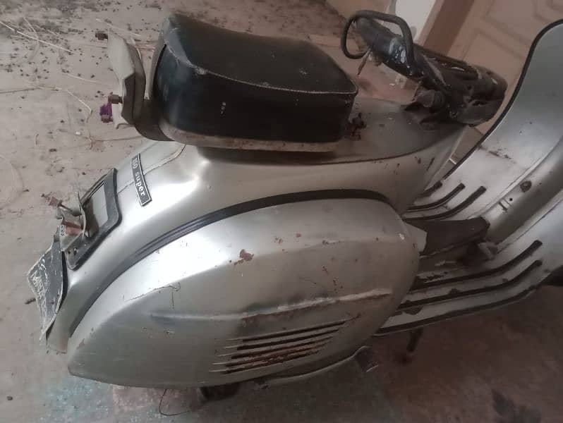 Vespa Super Italyn. . 5