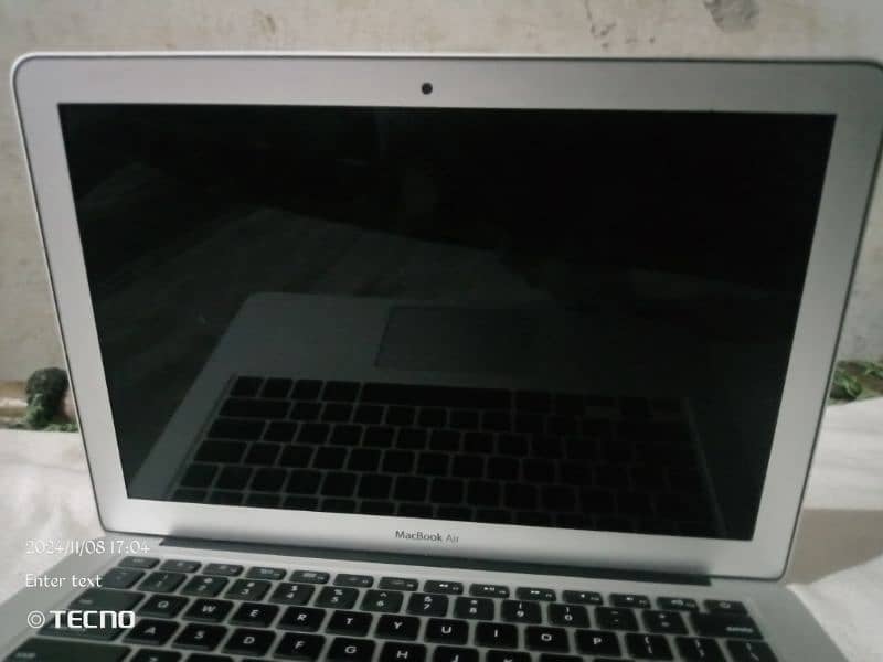 MacBook Air in very good condition. 3