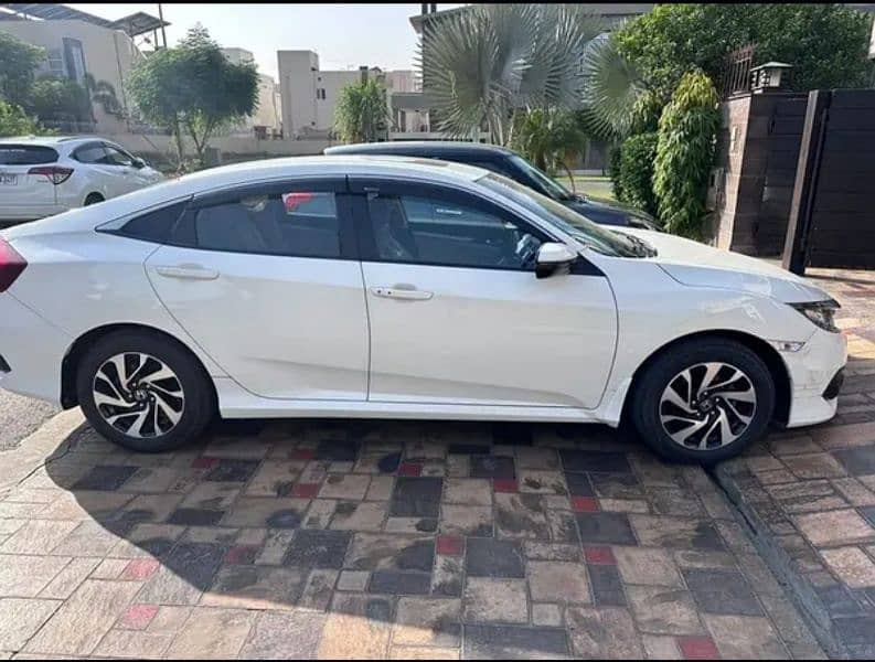 Honda Civic Oriel 2018 4