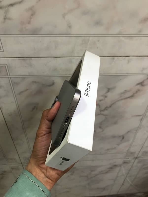 Iphone 15 PRO MAX 256GB pta approved natural titanium 3