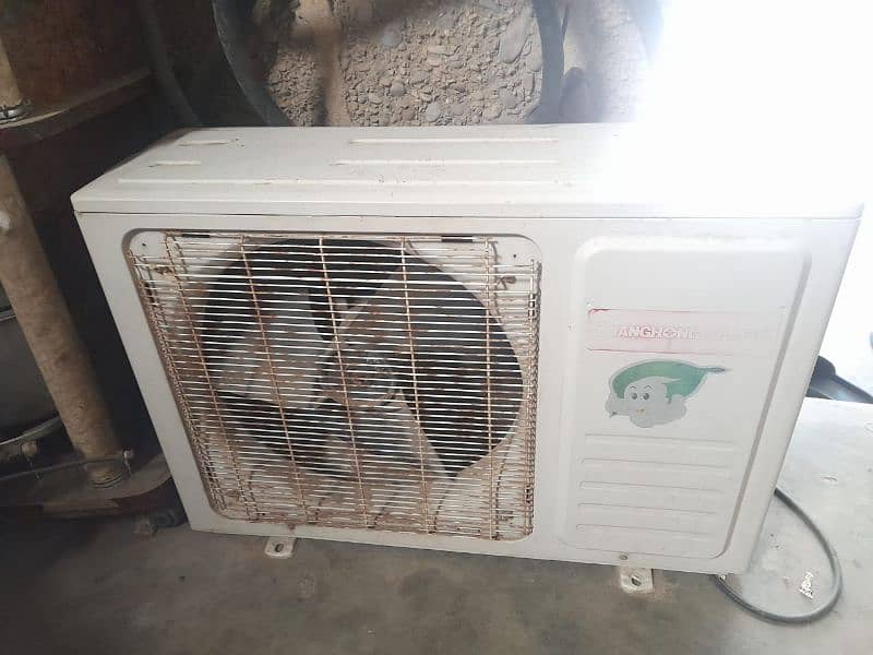 changhong ruba good condition. gas ok cooling condition pe hai 0