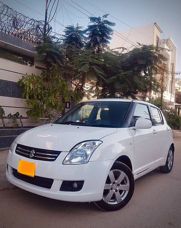 Suzuki Swift DLX Navigation 1.3 Automatic (2018) in original condition 0