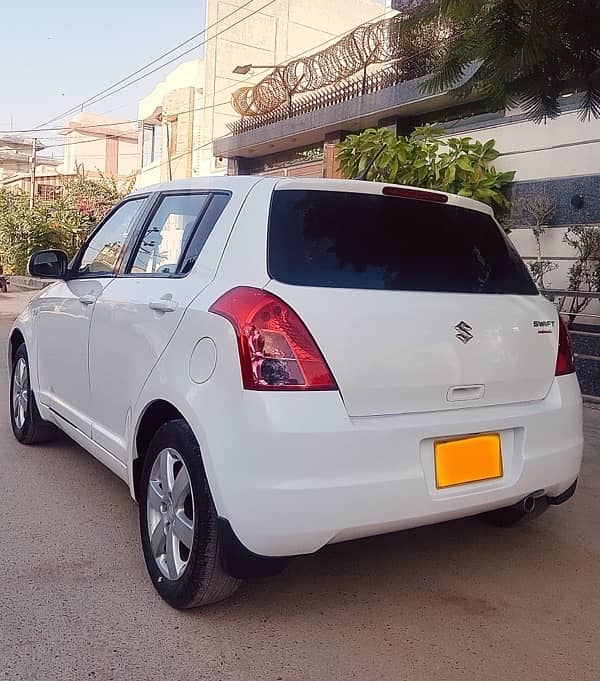 Suzuki Swift DLX Navigation 1.3 Automatic (2018) in original condition 3