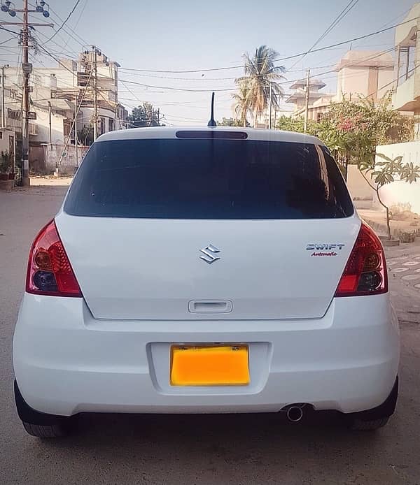 Suzuki Swift DLX Navigation 1.3 Automatic (2018) in original condition 4