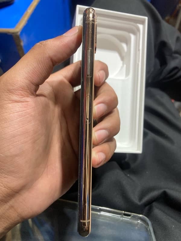 iphone xsmax 256gb pta approved 5