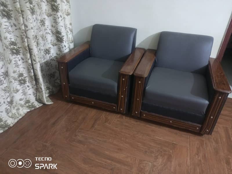 5 seater sofaa in good condition 0