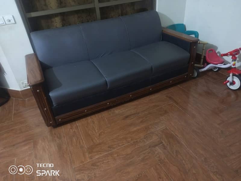 5 seater sofaa in good condition 1