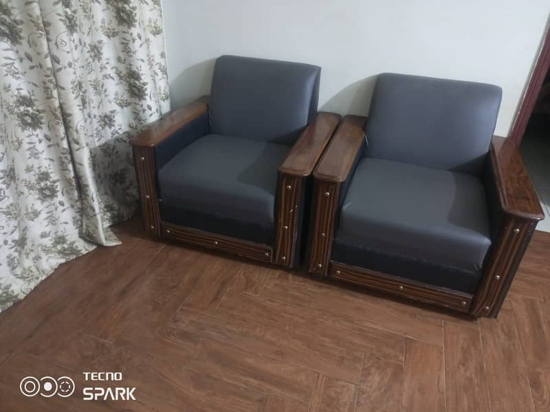 5 seater sofaa in good condition 3