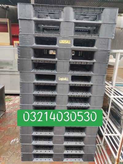 plastic pallet available