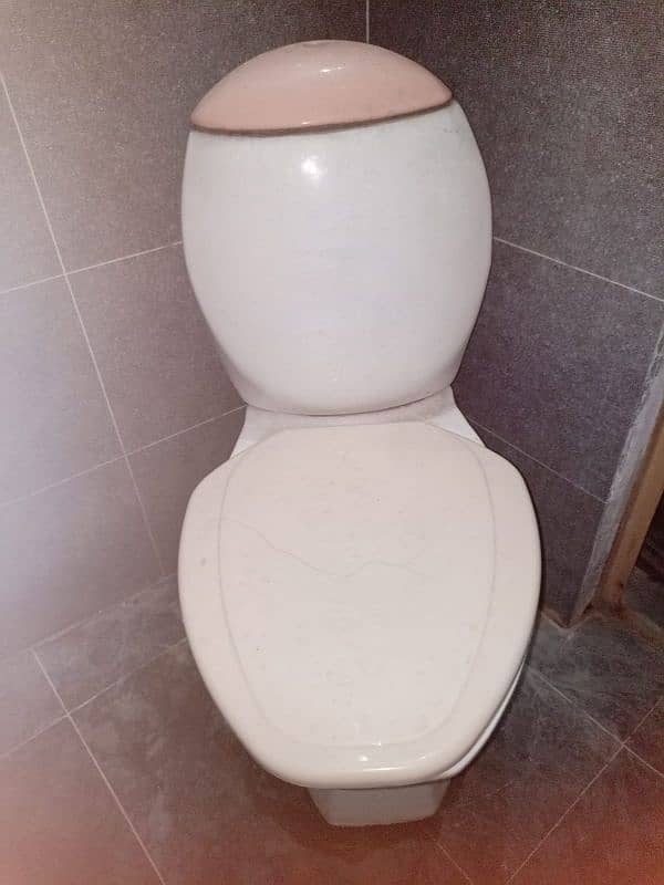 Bathroom commode 5/10 condition for Sale 3