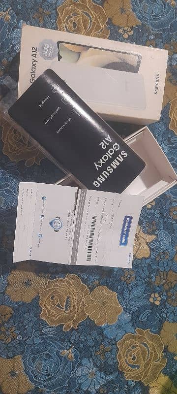 Samsung A12 4gb / 128gb with original box. . 2