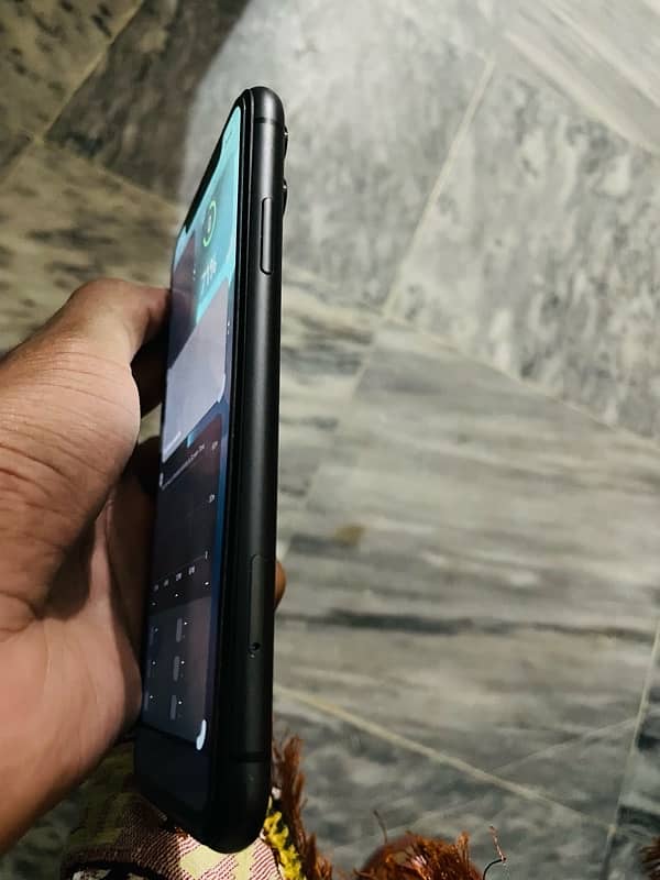 IPHONE 11 64gb non pta factory unlocked 2