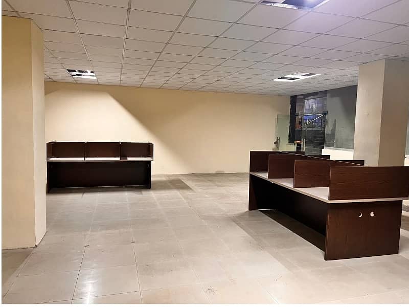 Area 1200 square Feet Brand New Corporation Office Available For Rent in Main Boulevard Road Gulberg 3 Lahore 0