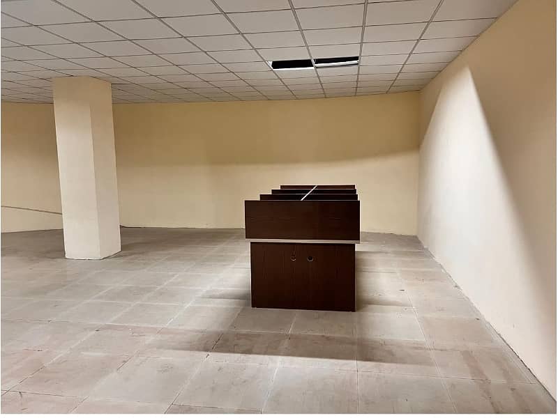 Area 1200 square Feet Brand New Corporation Office Available For Rent in Main Boulevard Road Gulberg 3 Lahore 4