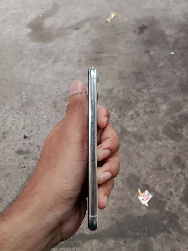 Iphone 11 Pro(PTA Approved) 1