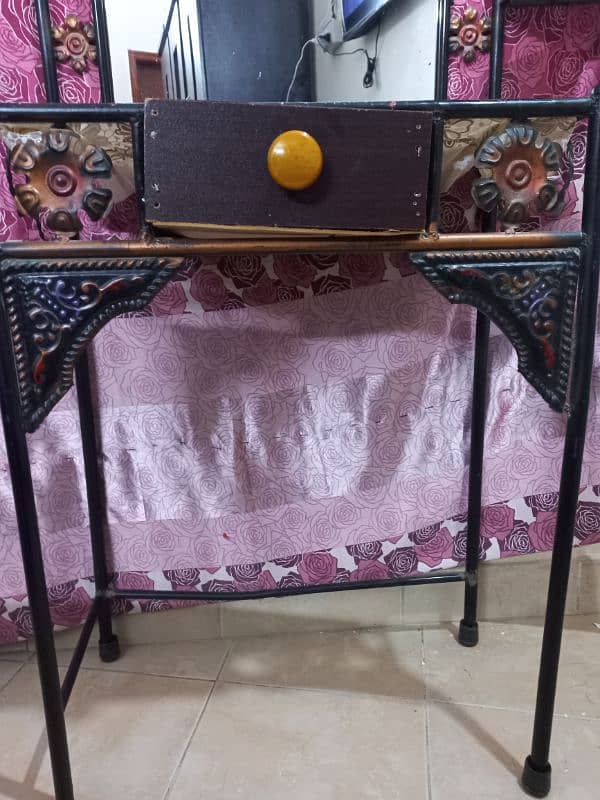 Iron King size bed and iron dressing table 3