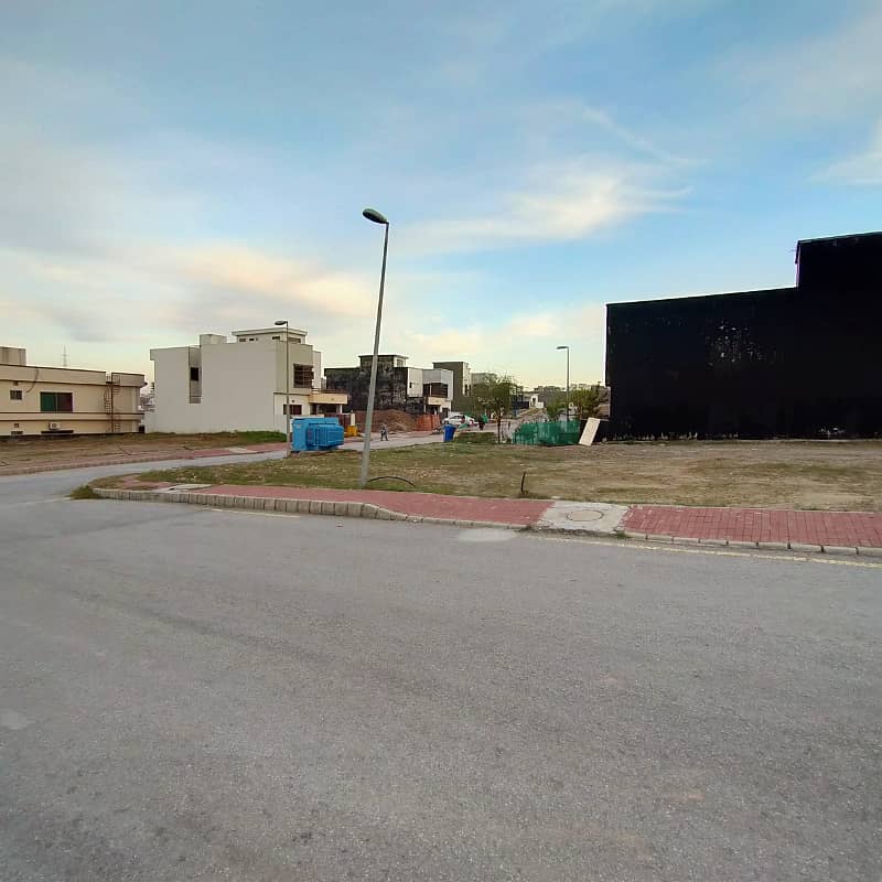 1 Kanal Boulevard Corner Plot | Bahria Town Rawalpindi, Phase 8 Extension, Precinct 3 | Top-Heighted, Full View | PKR 45 Lakh 0