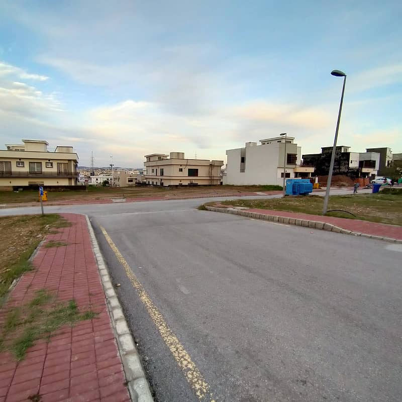 1 Kanal Boulevard Corner Plot | Bahria Town Rawalpindi, Phase 8 Extension, Precinct 3 | Top-Heighted, Full View | PKR 45 Lakh 3