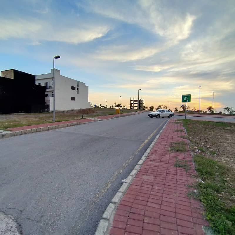 1 Kanal Boulevard Corner Plot | Bahria Town Rawalpindi, Phase 8 Extension, Precinct 3 | Top-Heighted, Full View | PKR 45 Lakh 6