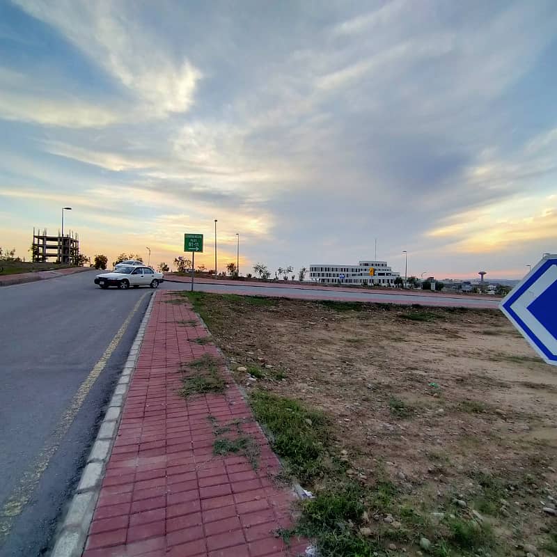 1 Kanal Boulevard Corner Plot | Bahria Town Rawalpindi, Phase 8 Extension, Precinct 3 | Top-Heighted, Full View | PKR 45 Lakh 7