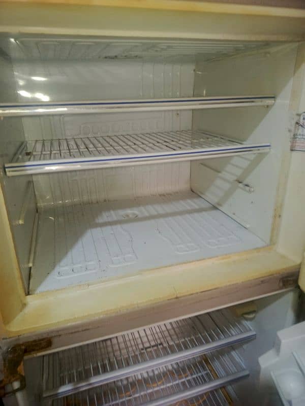 urgent sell Downlanc fridge 03074951125 2