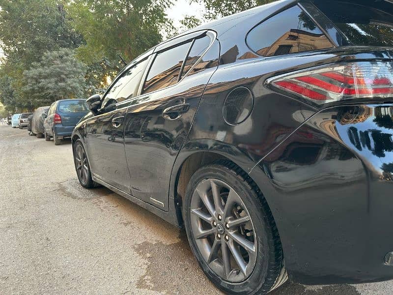 Lexus CT200h 2011 F Sports 6