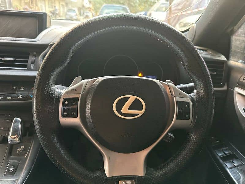 Lexus CT200h 2011 F Sports 8