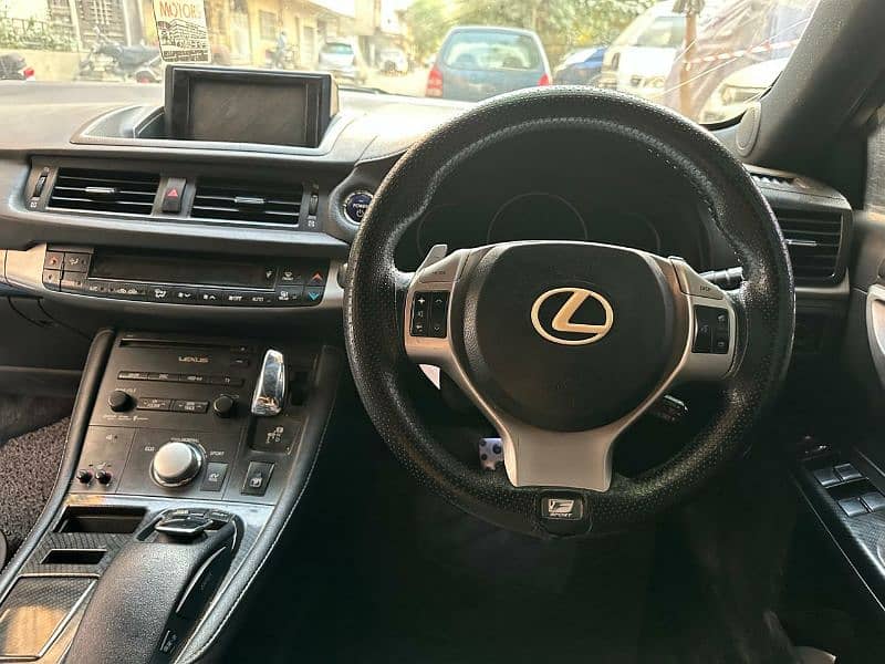 Lexus CT200h 2011 F Sports 9