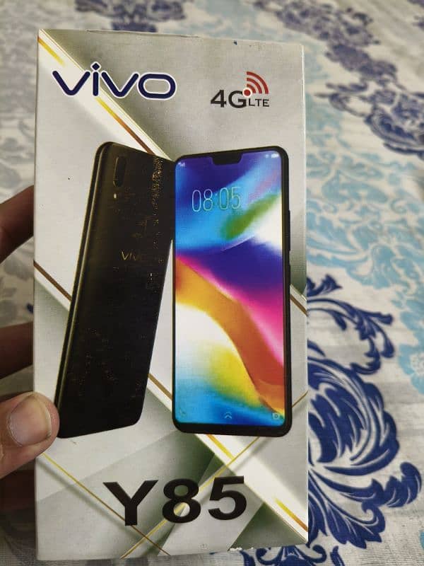 Vivo y85 . . . . . . . 10/10. . . . . . . . PTA approve . . . . . . . . 4/64 complete box 2