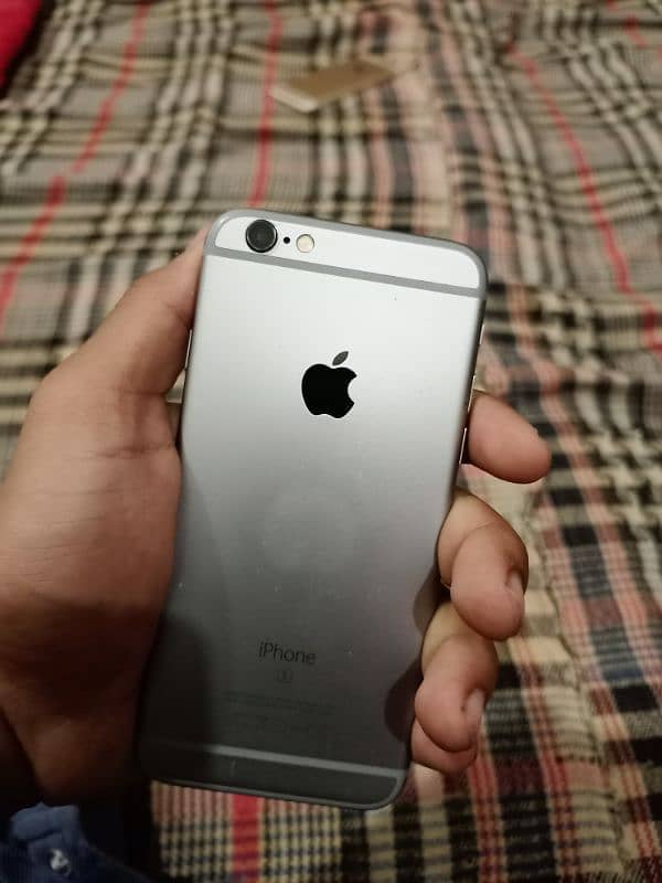 I phone 6s . . . 64gb 1