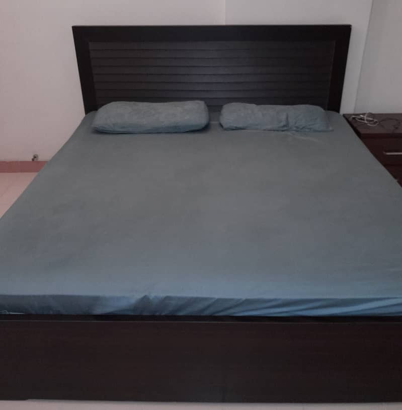 Bed set / king size bed / side tables / dressing / furniture for sale 0