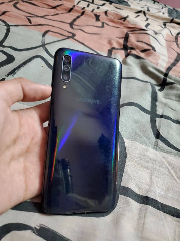 Samsung Galaxy a50 4/128 3