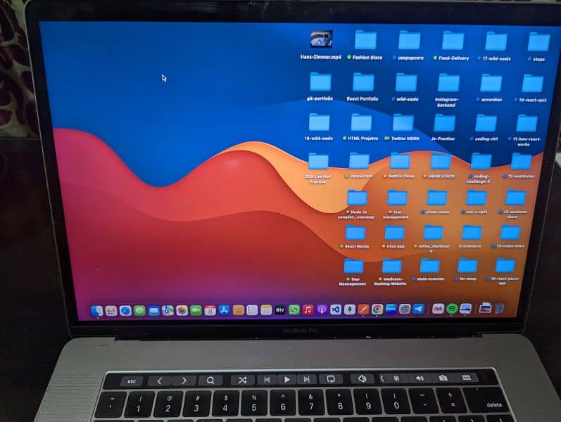 Macbook pro 2016 15 inch with touch bar and graphic card 1