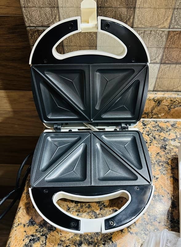 Duluxe sandwich maker 4