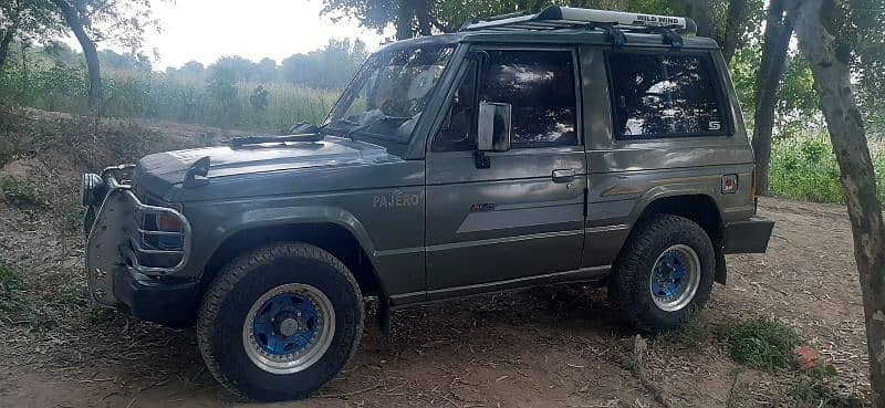 Mitsubishi Pajero 1986 4