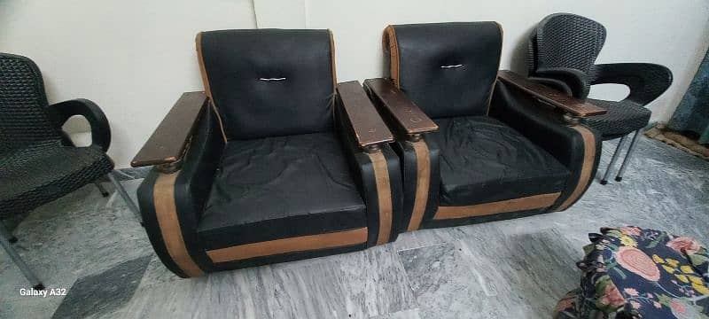 5 seater comfortable 5 seater sofa in good condition 1