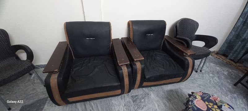 5 seater comfortable 5 seater sofa in good condition 4