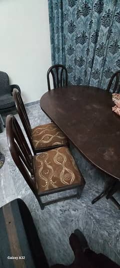 wooden dining with 6 chairs in Good Condition