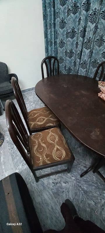 wooden dining with 6 chairs in Good Condition 0