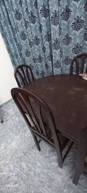 wooden dining with 6 chairs in Good Condition 1