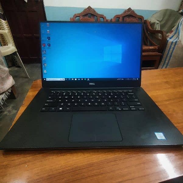 Dell XPS 15 9560 1