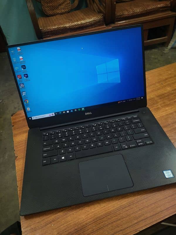 Dell XPS 15 9560 4