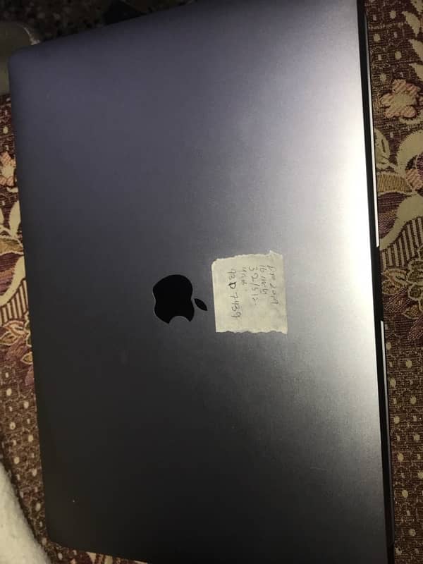 MacBook pro 2019  15inch i7 1